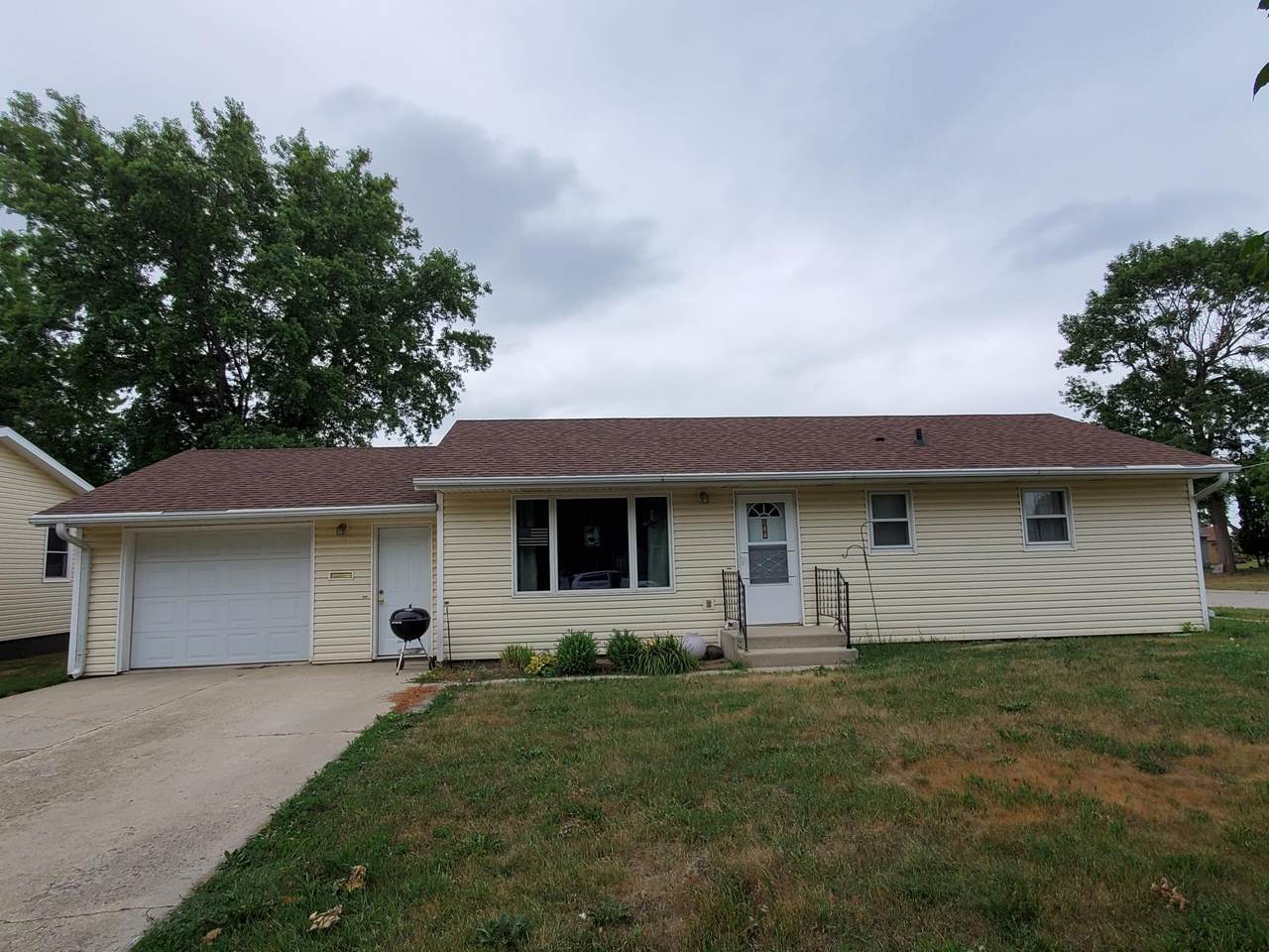 911 3rd Street - Photo 1
