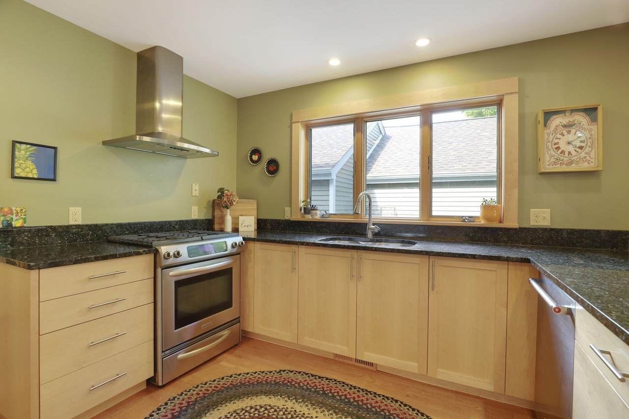 1188 Saint Clair Avenue - Photo 1