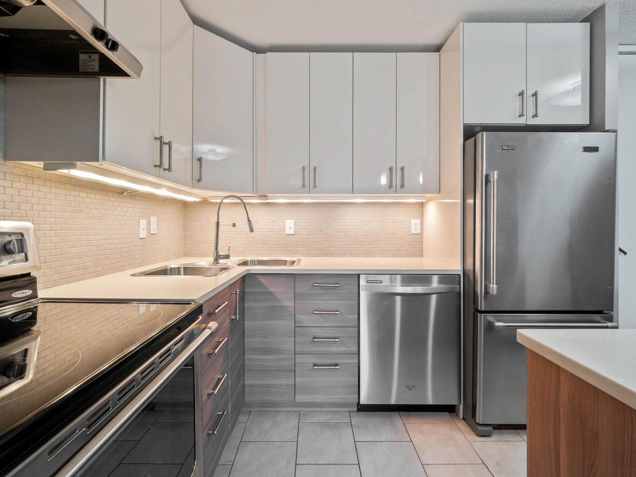 400 Groveland Avenue - Photo 1
