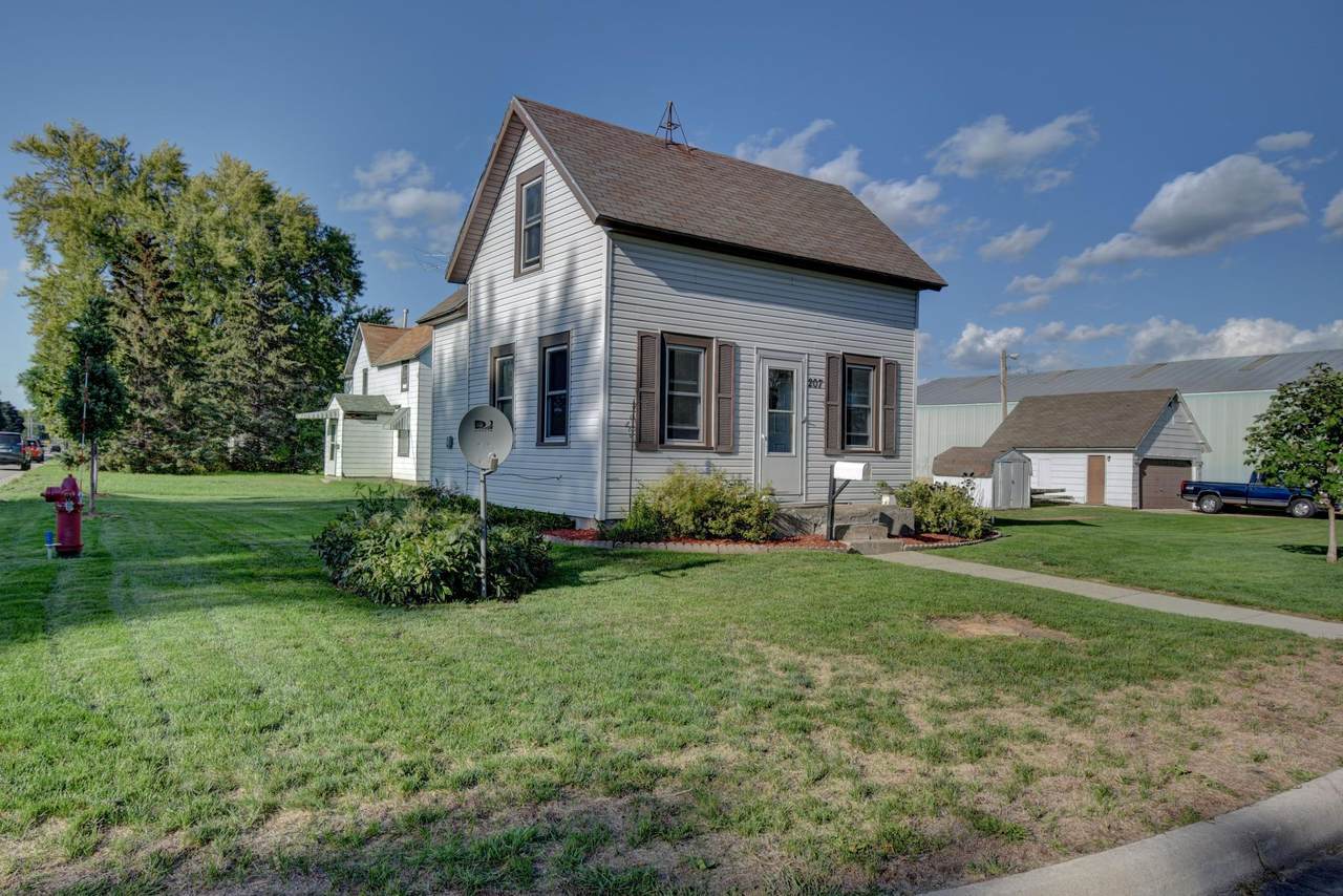 207 7th Street - Photo 1