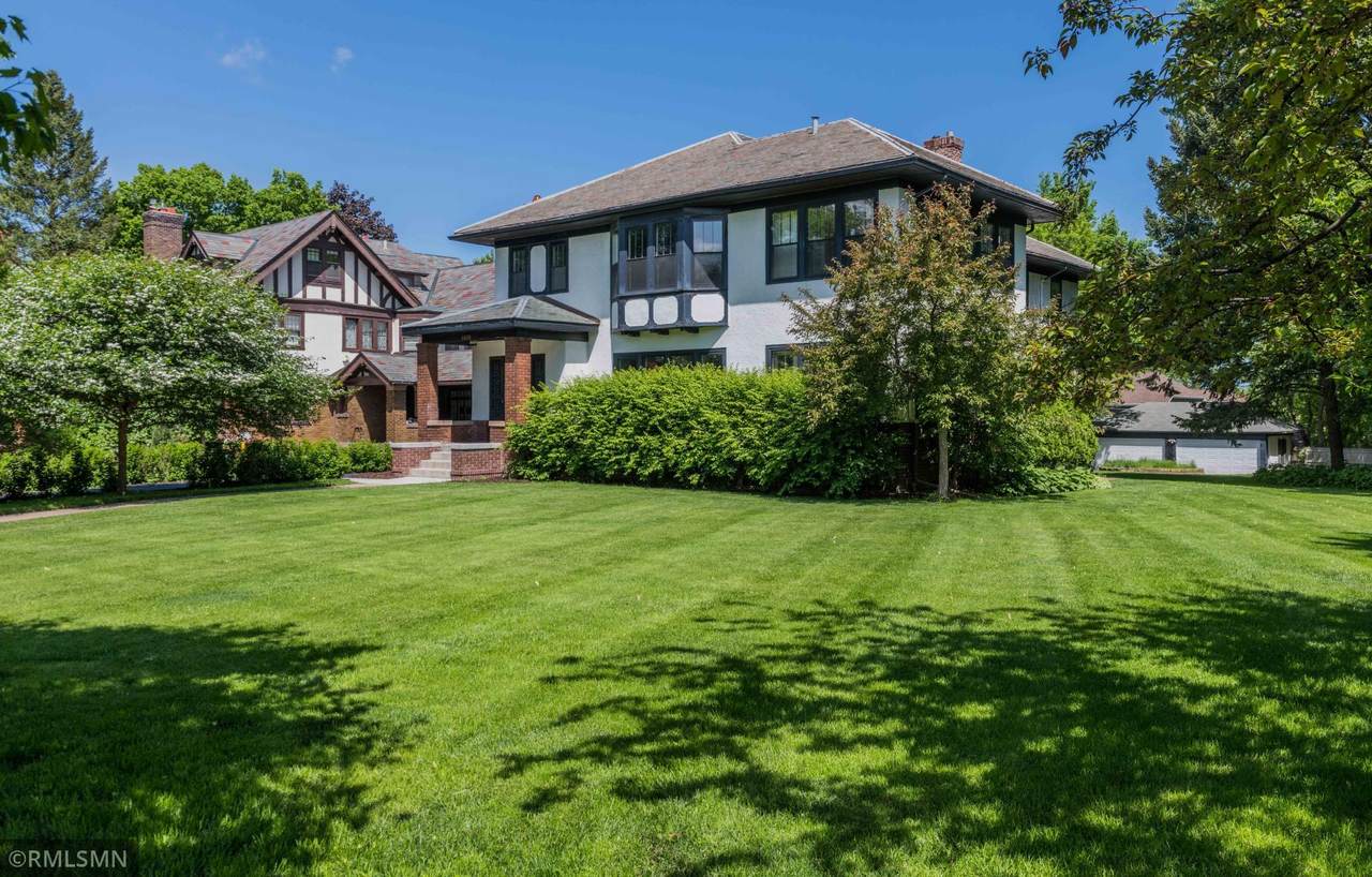 1559 Summit Avenue - Photo 1