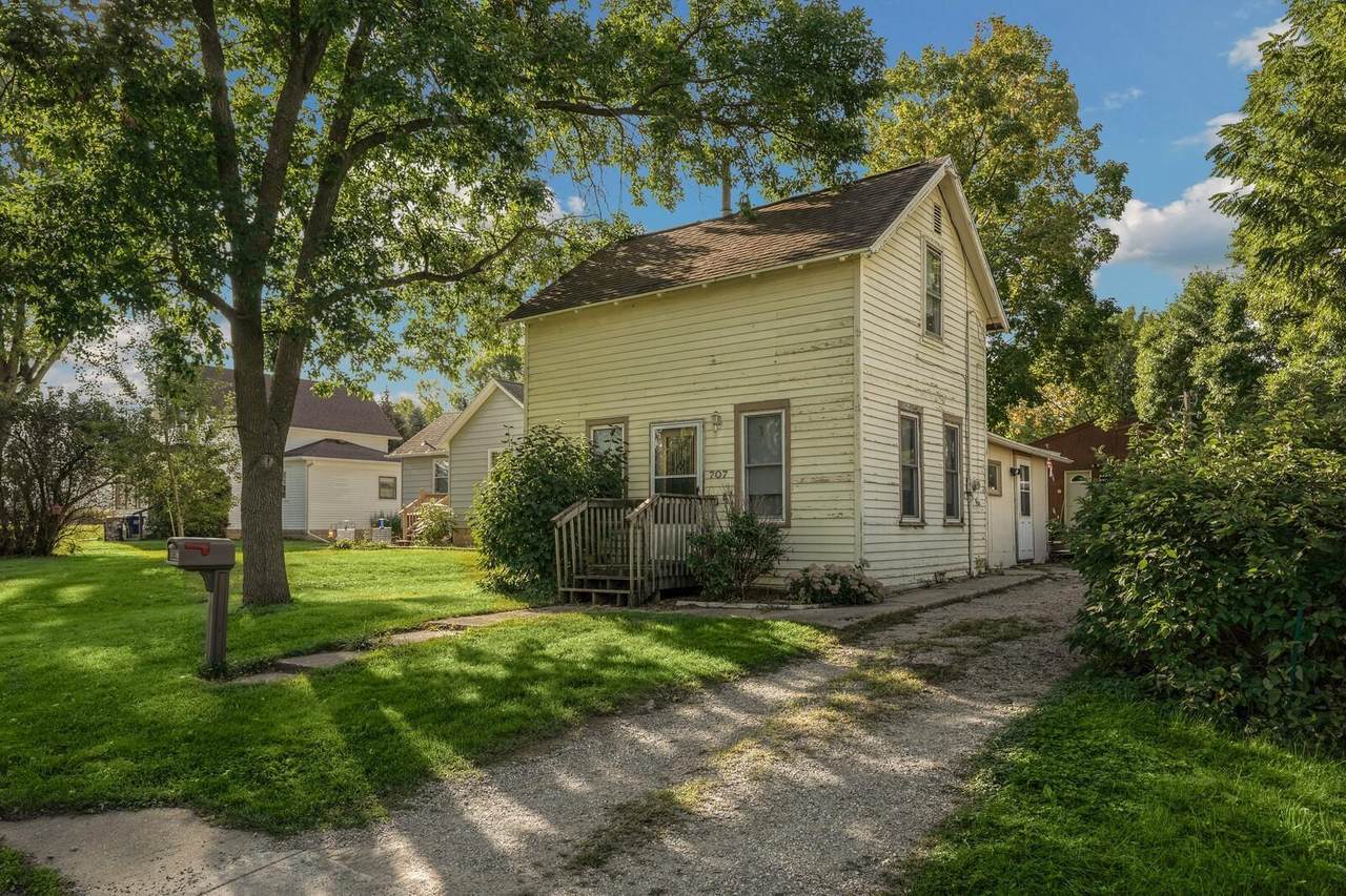 707 Mart Street - Photo 1
