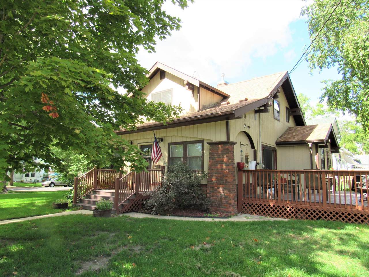 403 7th Avenue - Photo 1