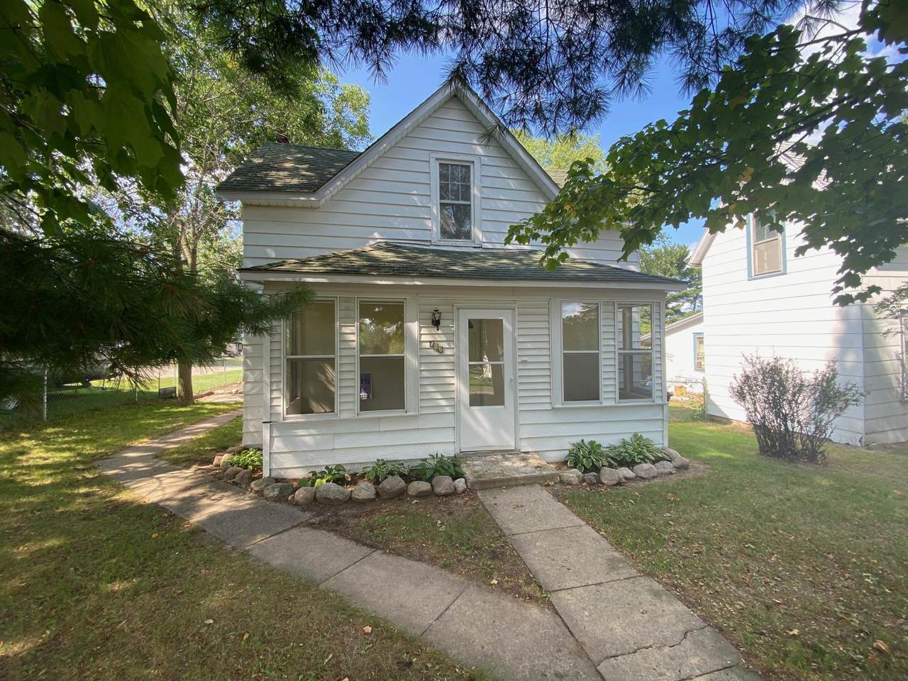 725 9th Street - Photo 1