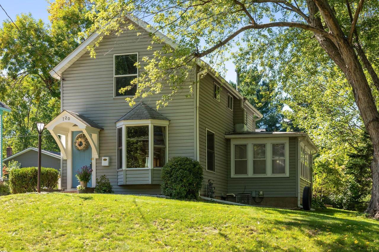 720 7th Street - Photo 1