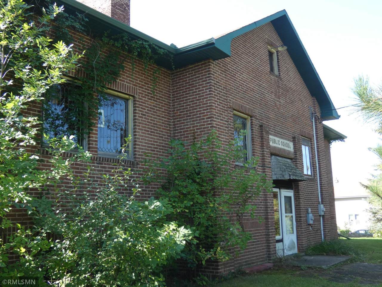 7420 560th - Photo 1