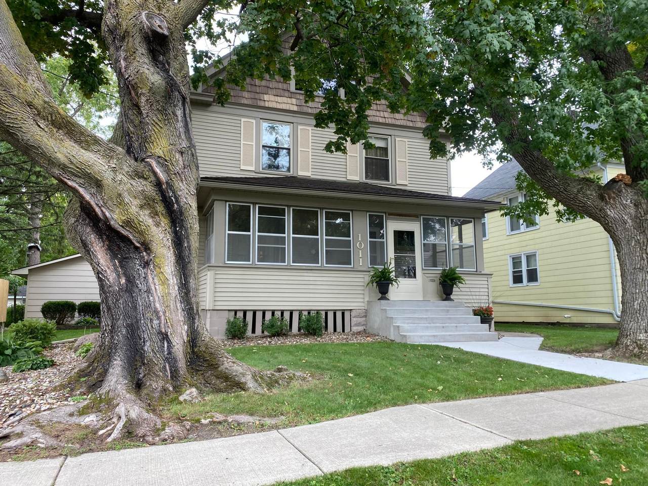 1011 Clark Street - Photo 1