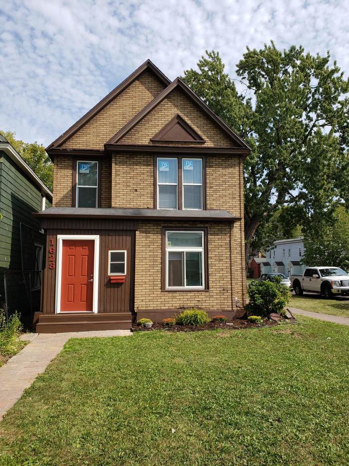 1628 Oakes Avenue - Photo 1