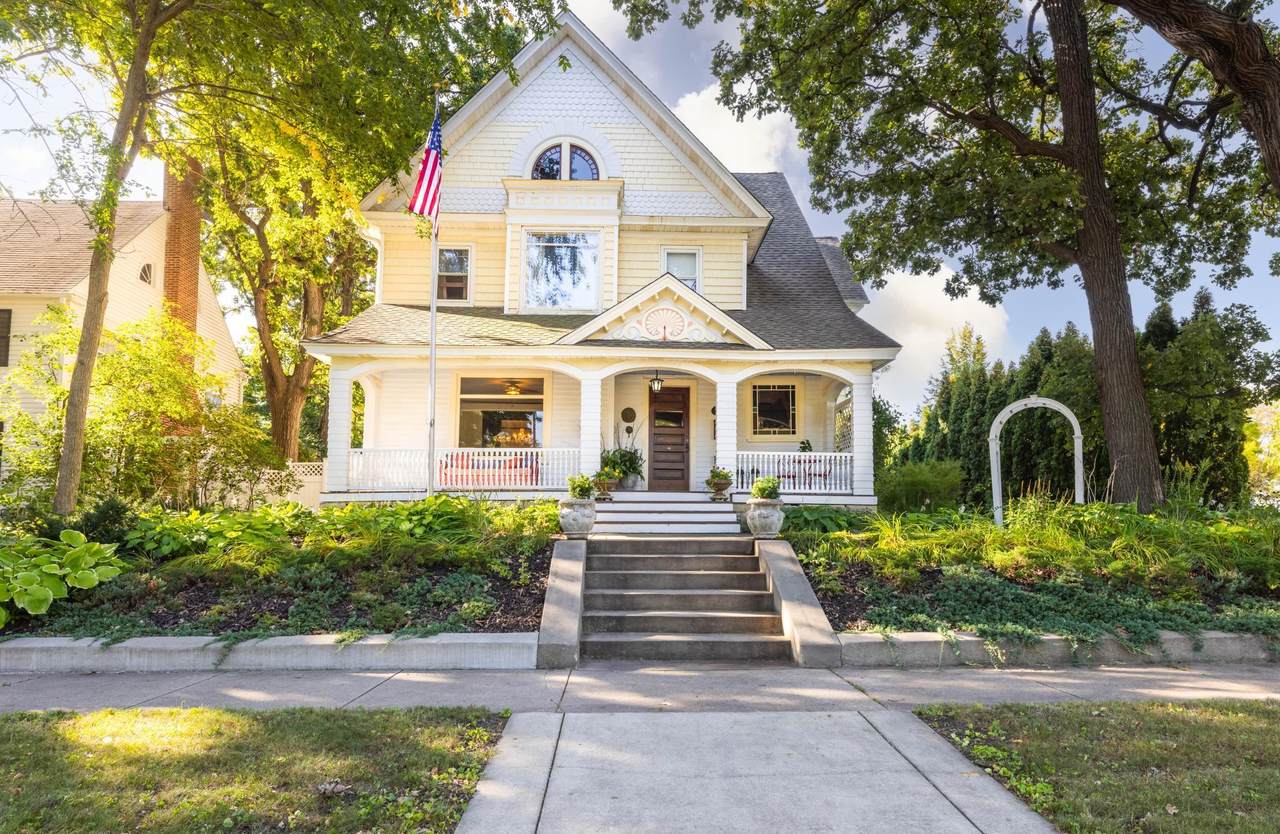 106 4th Avenue - Photo 1