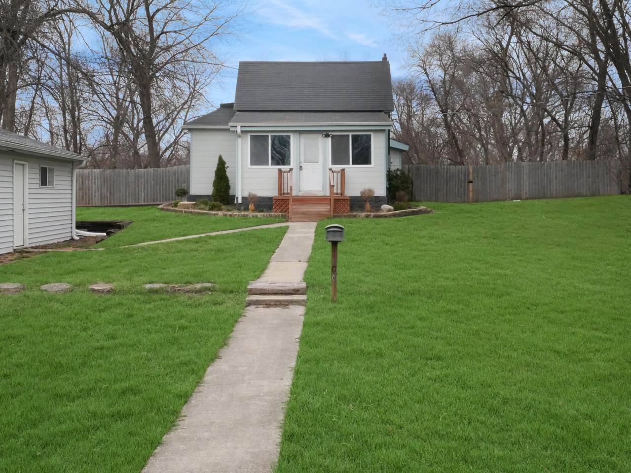 1406 Louis Street - Photo 1