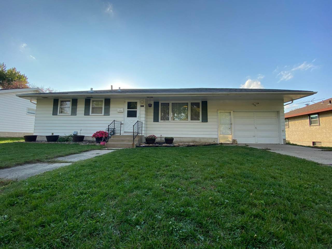 950 Apgar Street - Photo 1