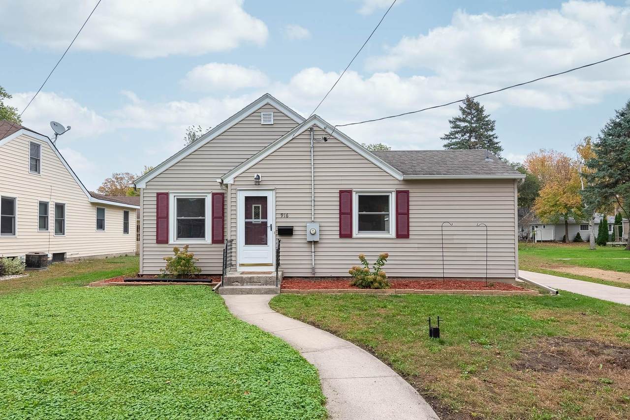 916 Center Street - Photo 1