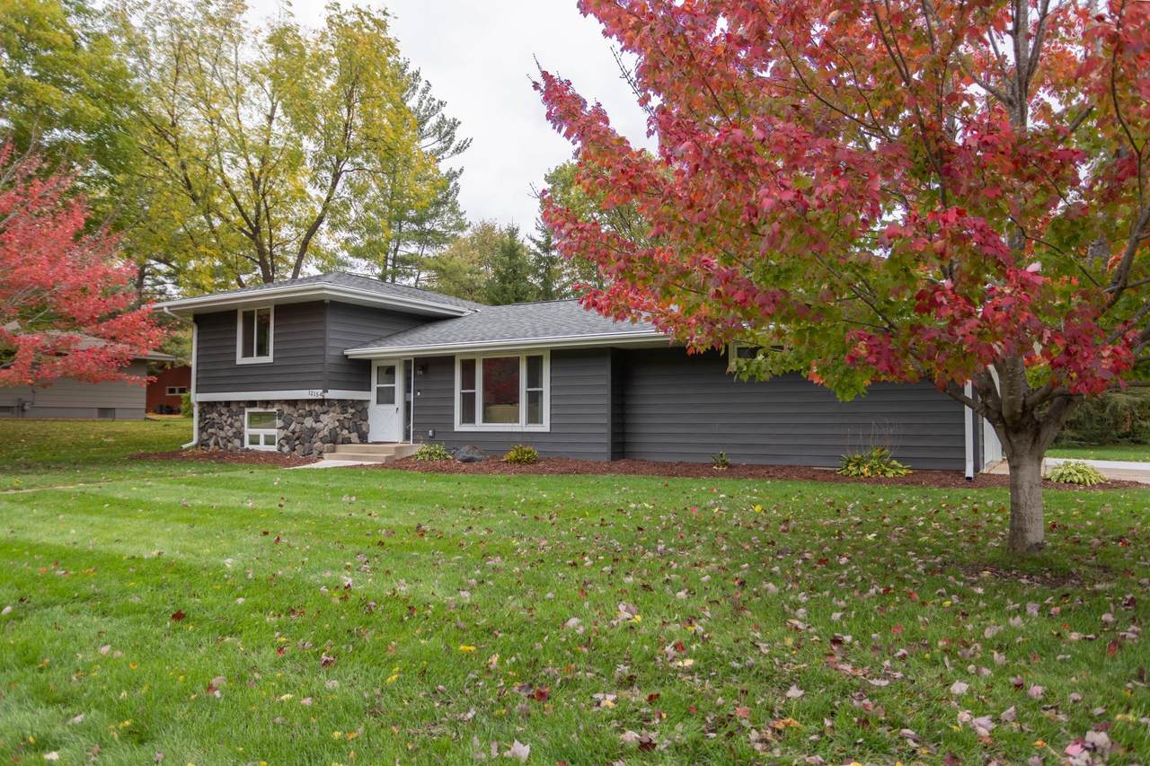 1215 Royal Oaks Road - Photo 1