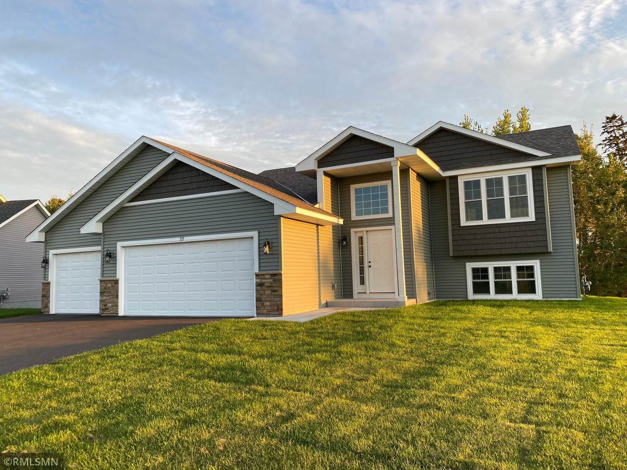 719 Taft Loop - Photo 1