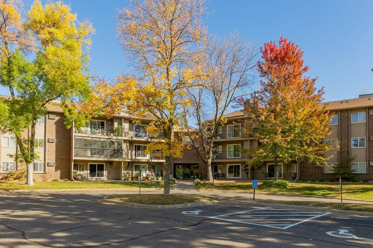 3850 Plymouth Boulevard - Photo 1