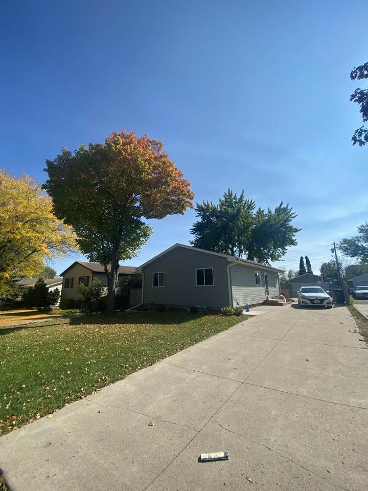 930 Larpenteur Avenue - Photo 1