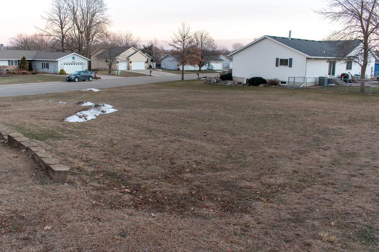 2025 Greenwood Drive - Photo 1