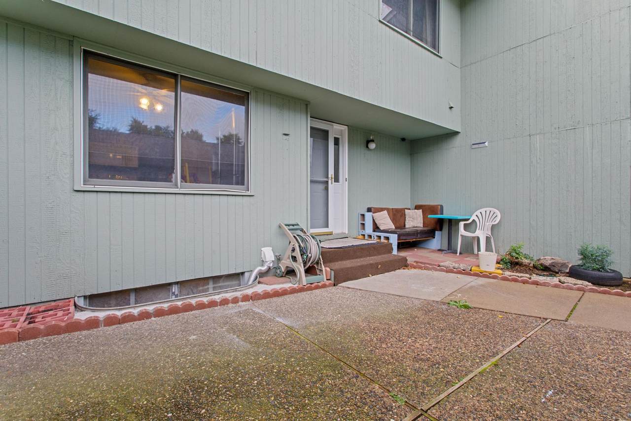 105 Canabury Court - Photo 1