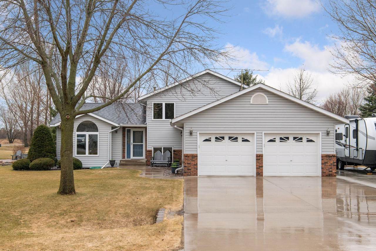 14838 Pineview Drive - Photo 1