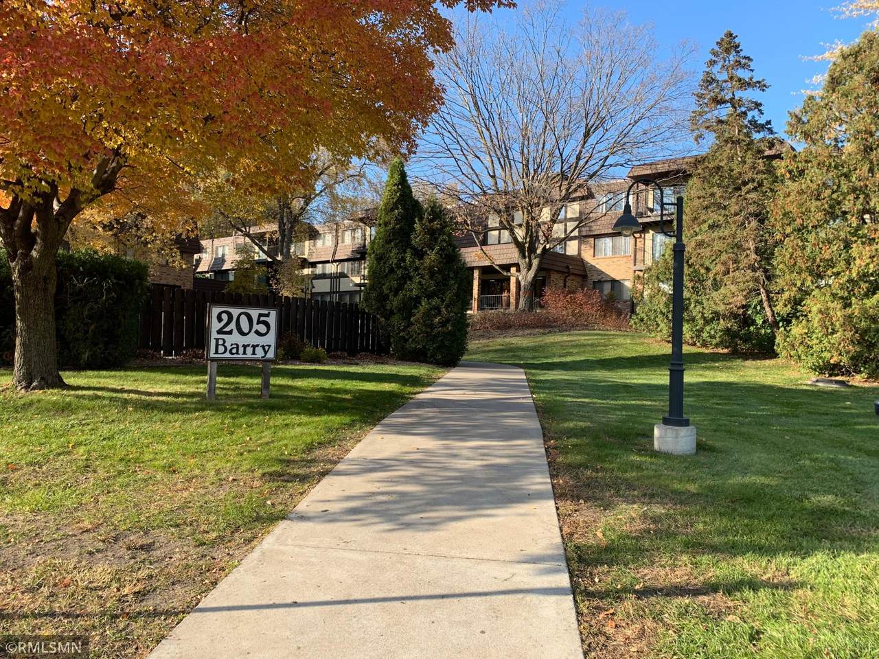 205 Barry Avenue - Photo 1