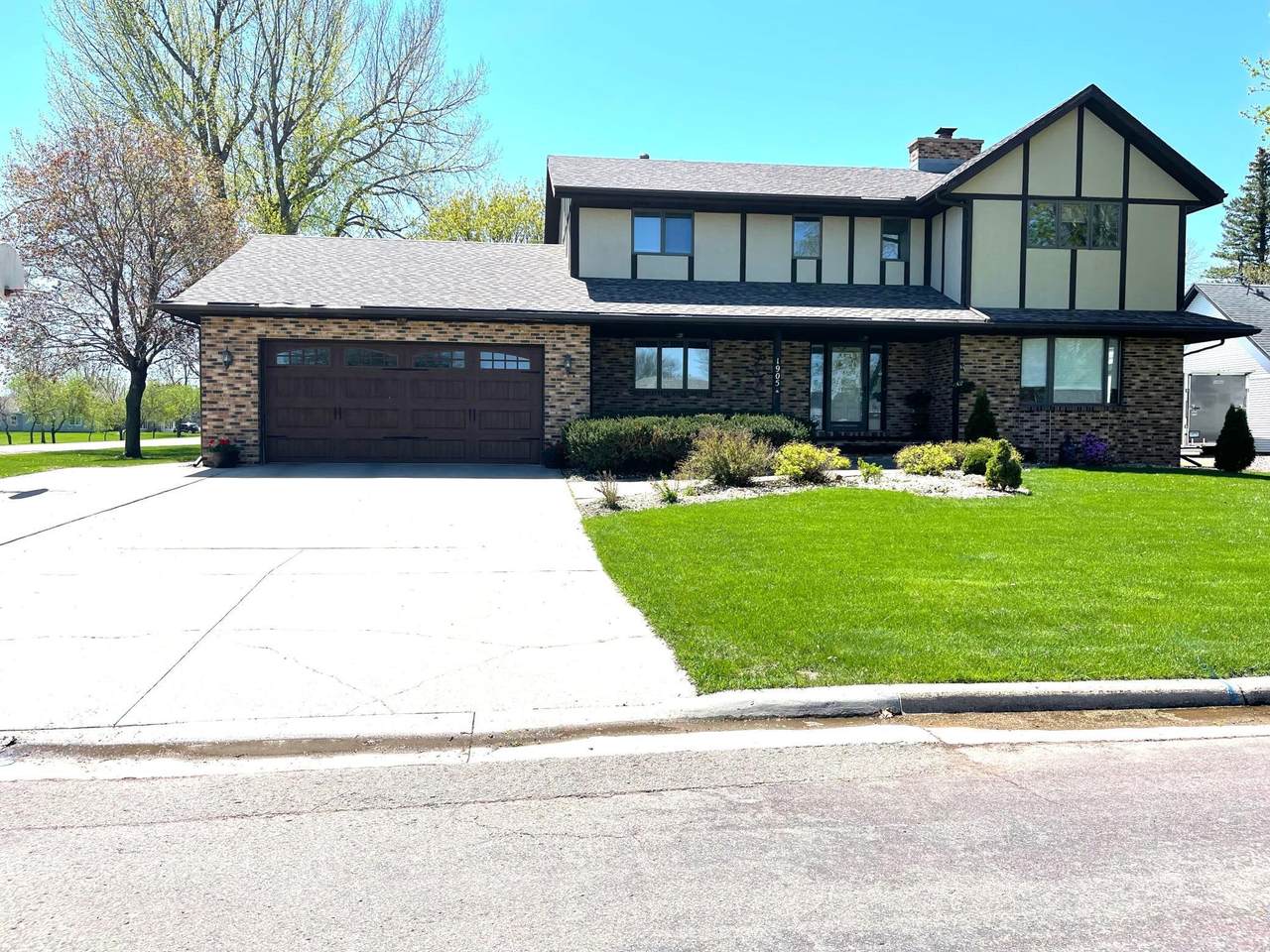 1905 Driftwood Avenue - Photo 1