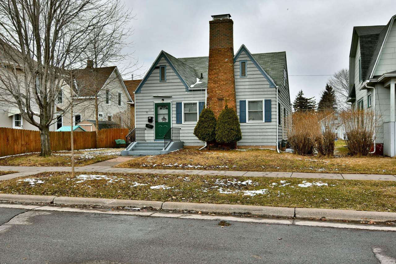 1221 Baxter Avenue - Photo 1