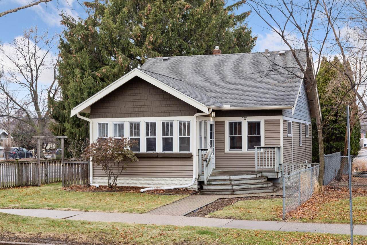 437 Hamline Avenue - Photo 1