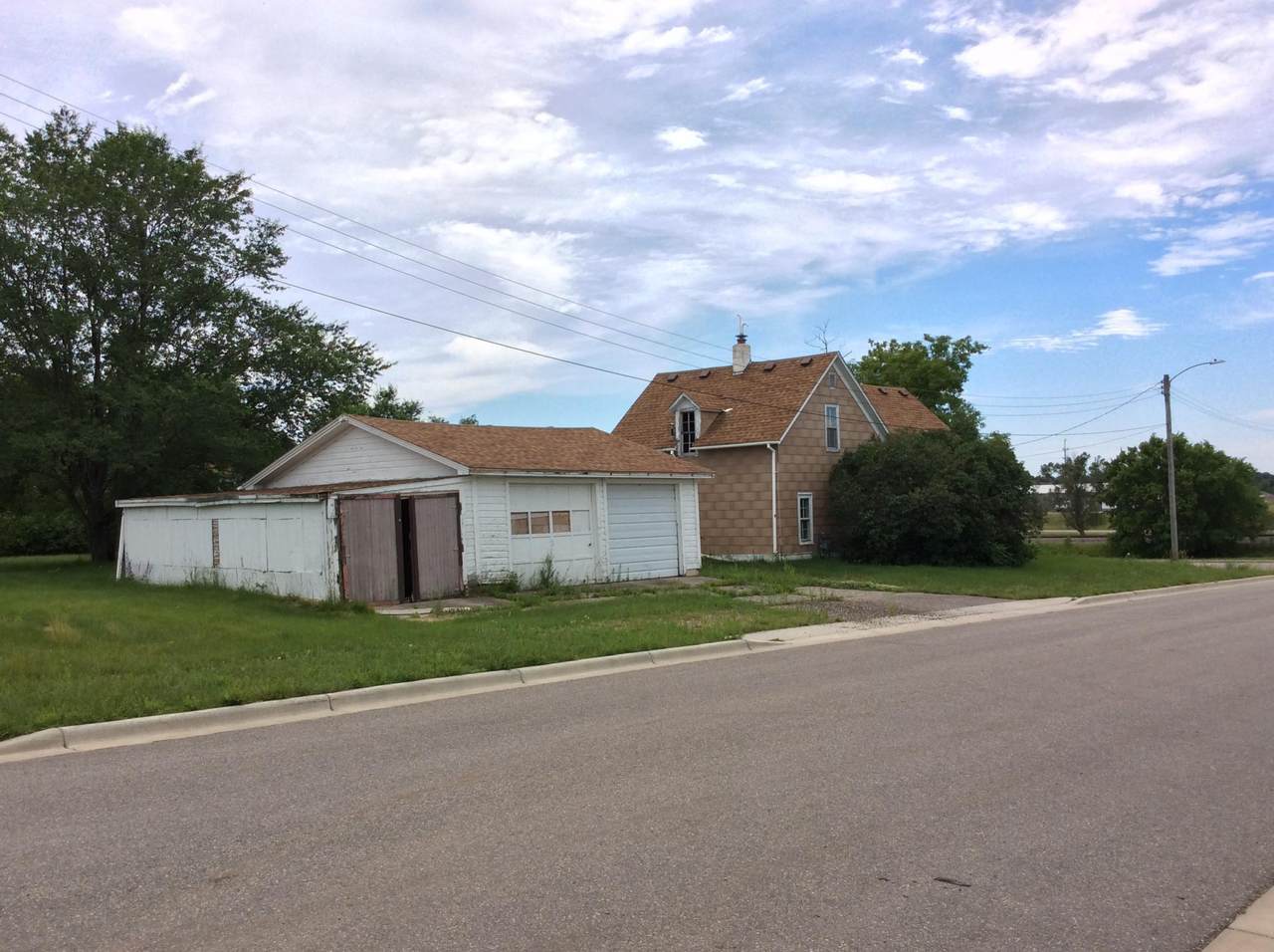 512 Main Avenue - Photo 1