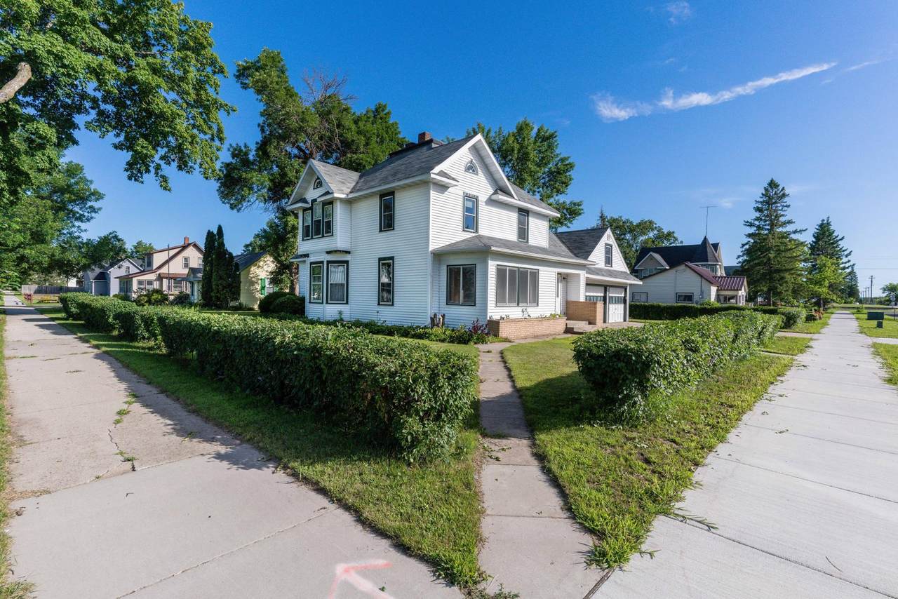 409 2nd Street - Photo 1