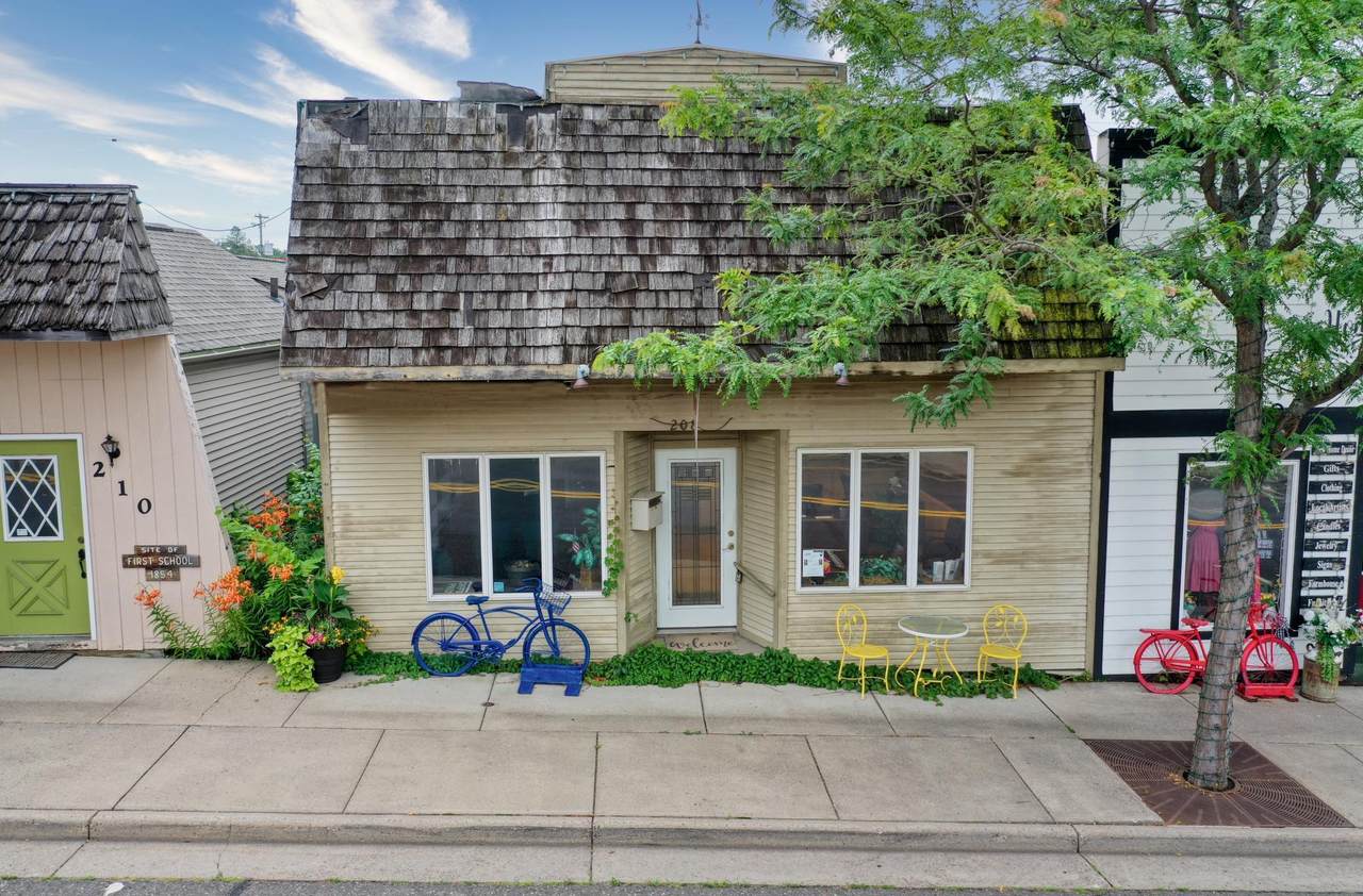 208 Cascade Street - Photo 1