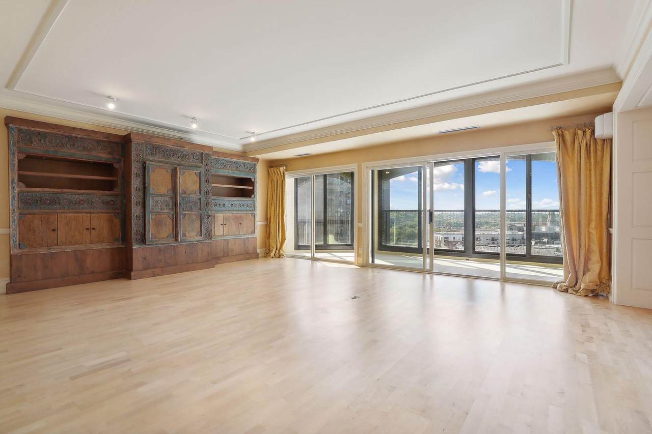 1201 Yale Place - Photo 1