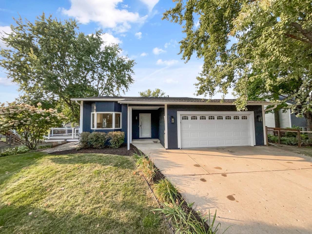 327 Oakwood Drive - Photo 1