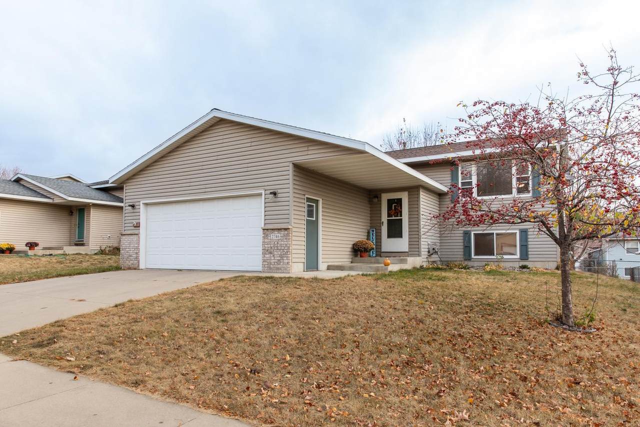2746 Knollwood Drive - Photo 1