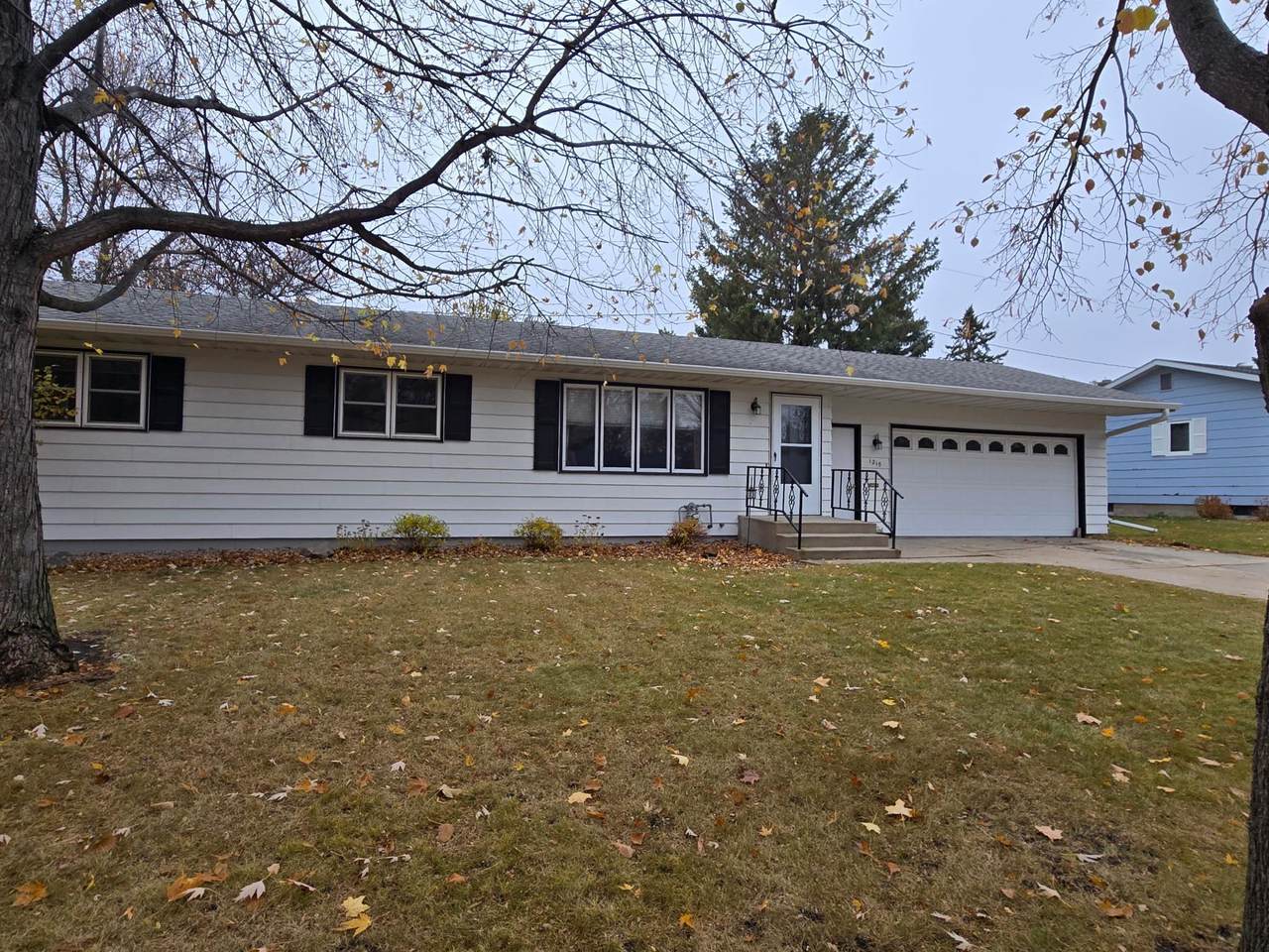 1215 Mitchell Place - Photo 1