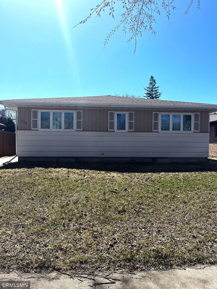 712 9th Street - Photo 1