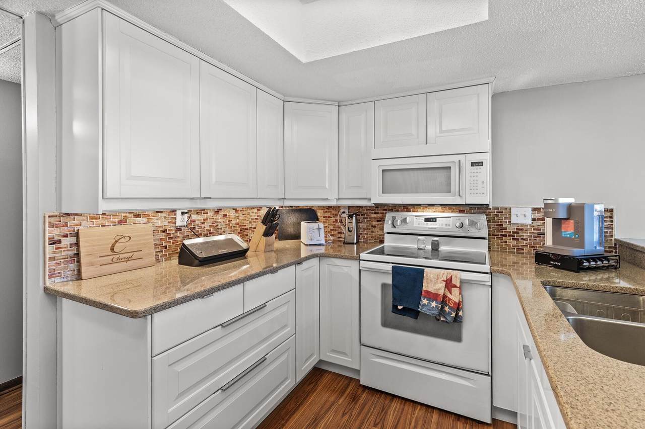 6085 Lincoln Drive - Photo 1