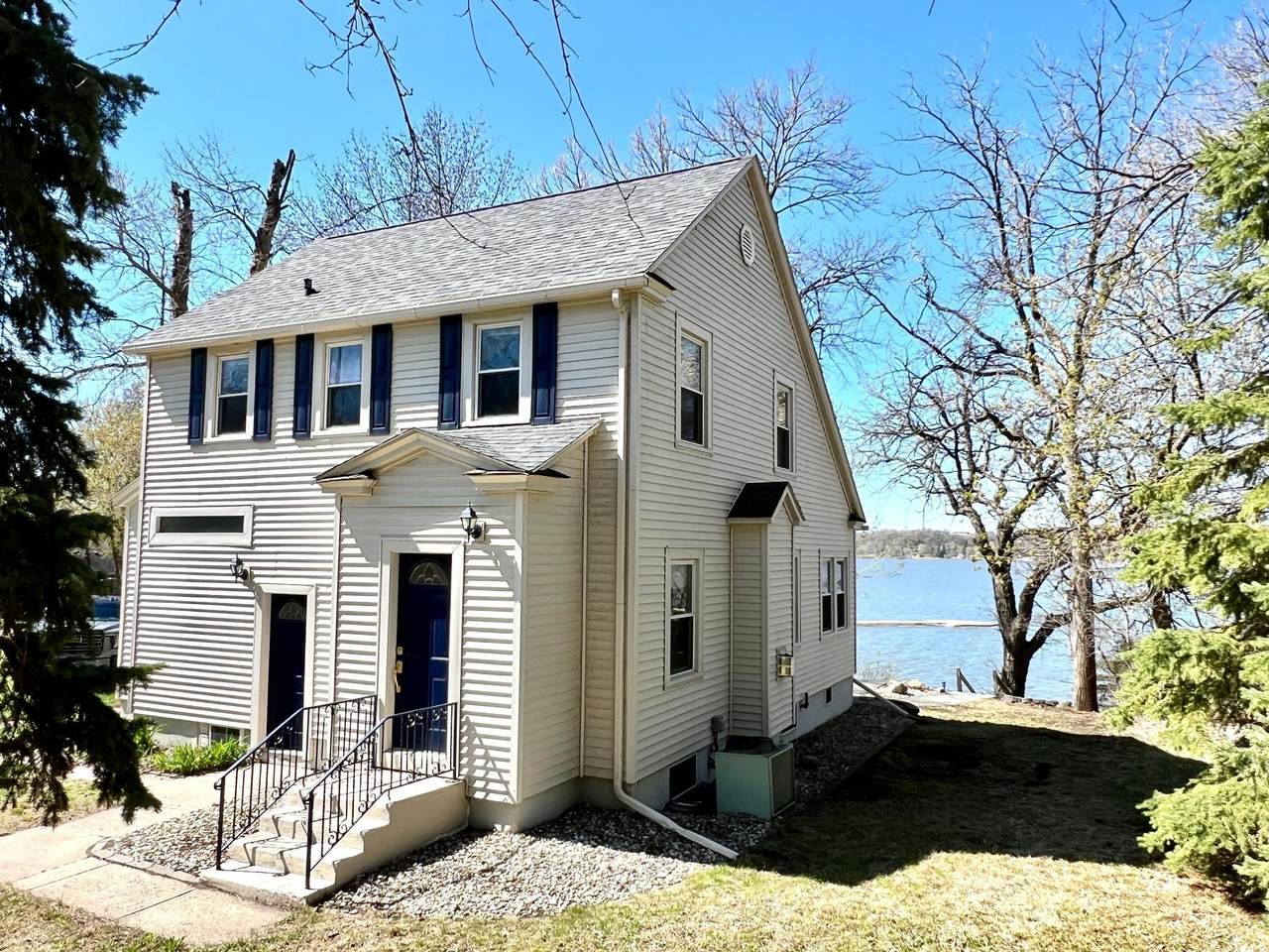 521 Lakeshore Drive - Photo 1