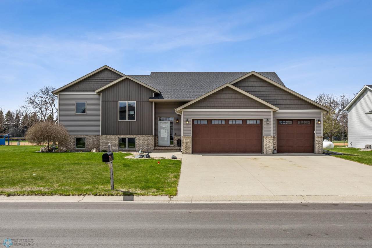 134 Newport Parkway - Photo 1
