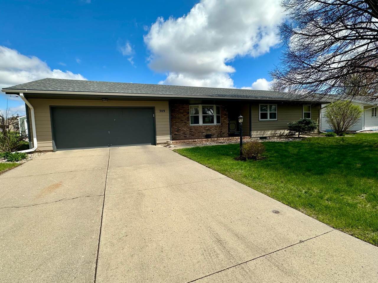 309 Fairway Drive - Photo 1
