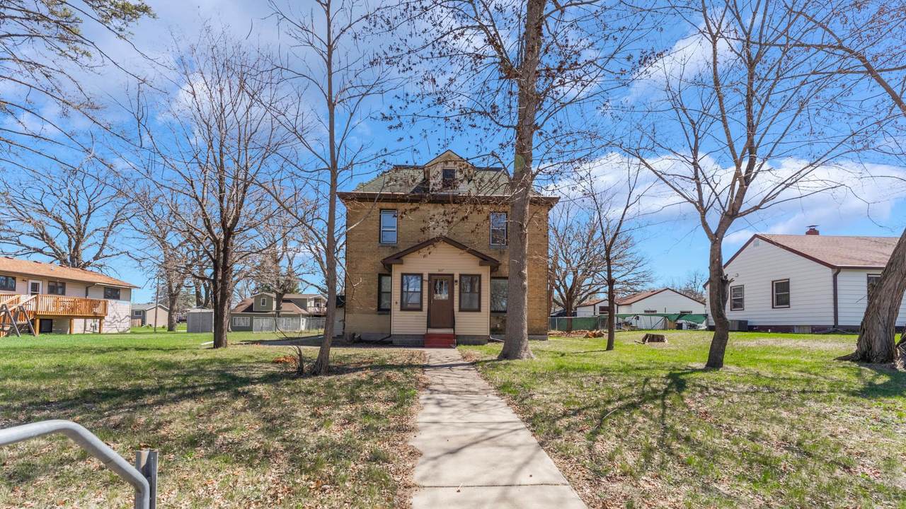 307 7th Street - Photo 1
