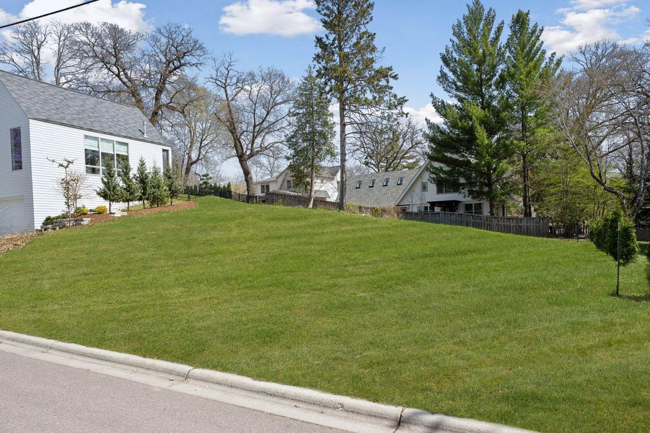 1052 Circle Drive - Photo 1