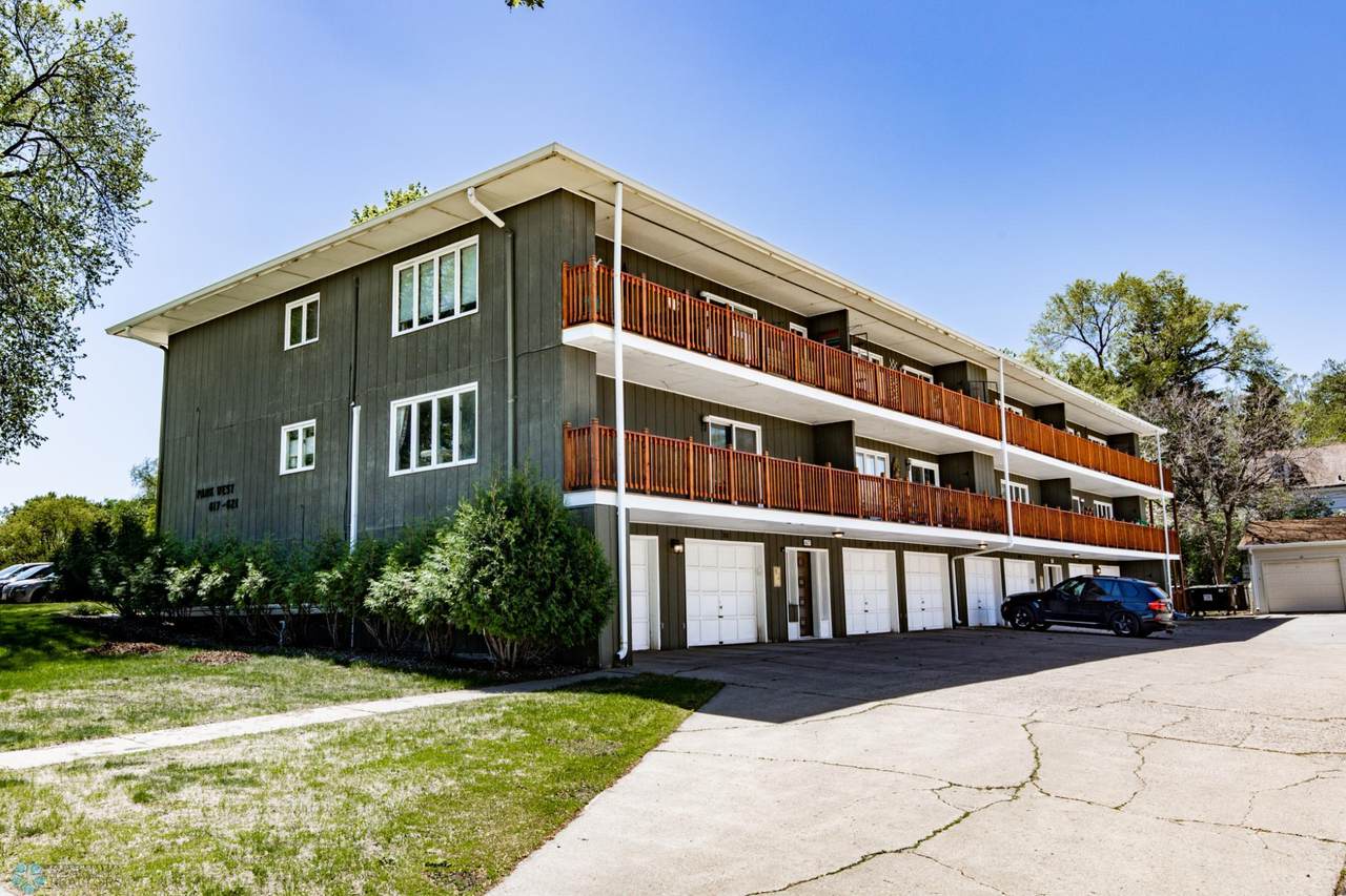 621 7th Street - Photo 1
