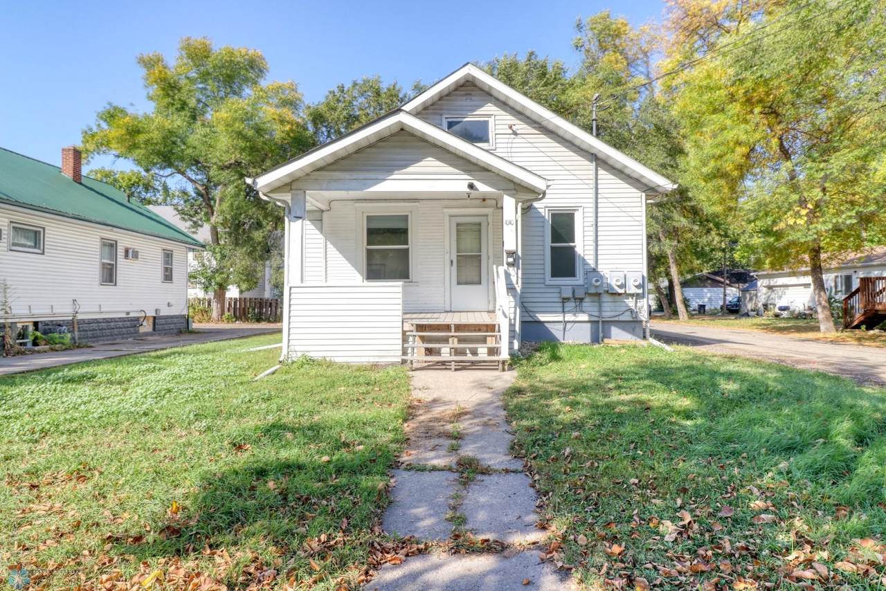 1010 University Drive - Photo 1