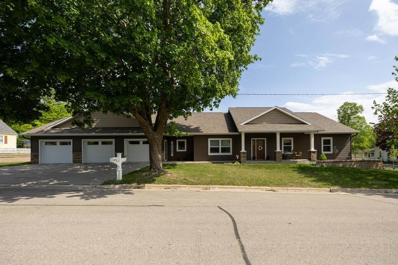 380 7th Street - Photo 1