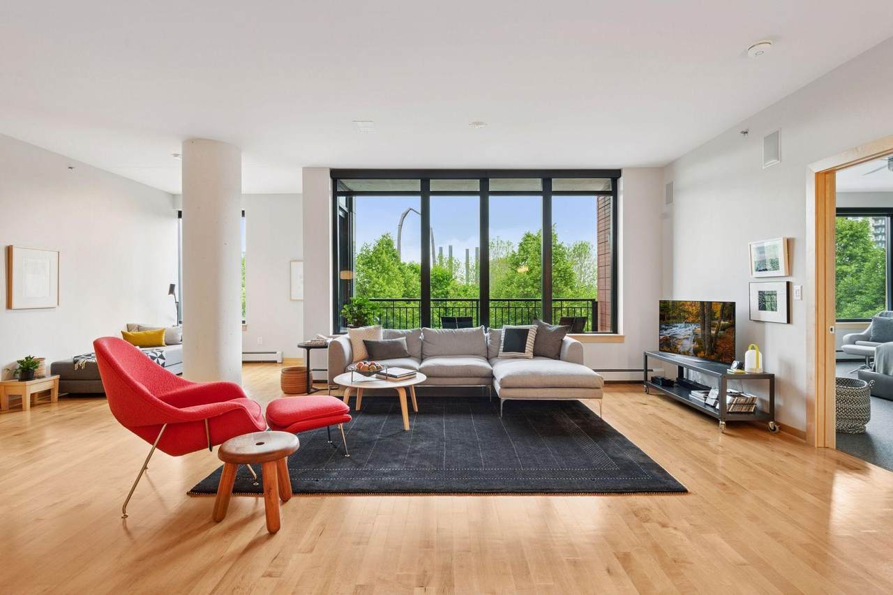 215 10th Avenue - Photo 1