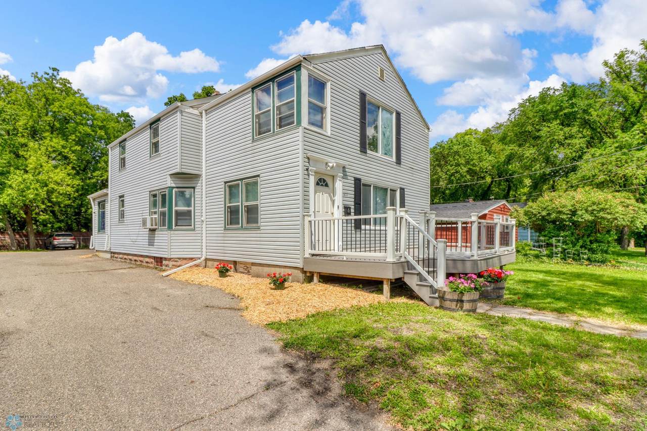 611 10th Street - Photo 1
