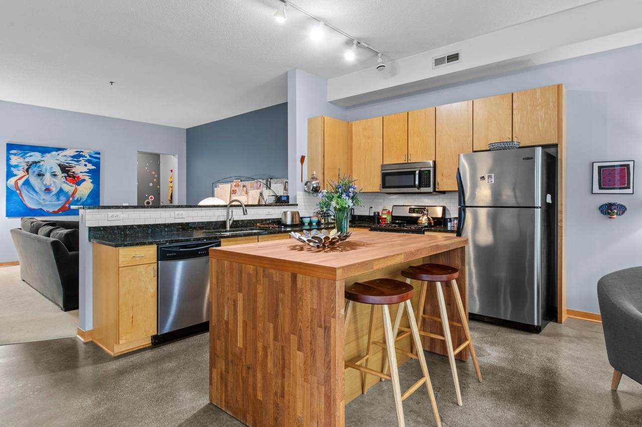 2650 University Avenue - Photo 1