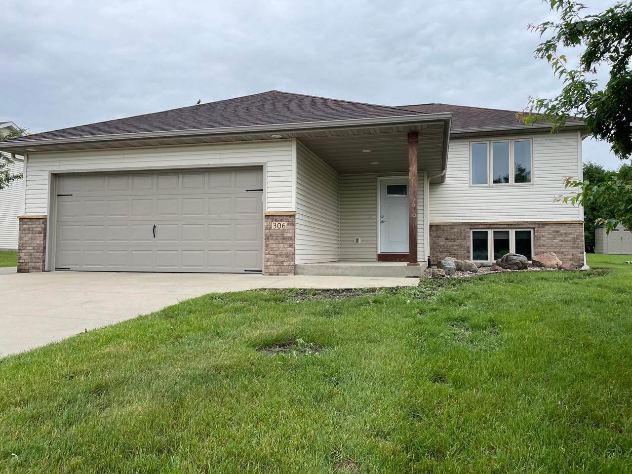 306 10th Avenue - Photo 1