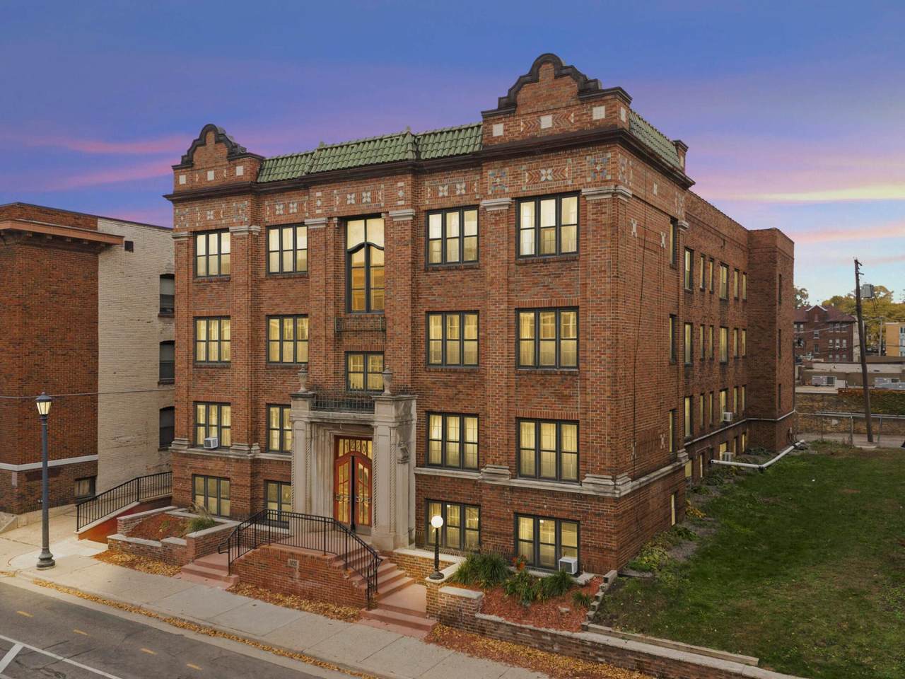 1820 1st Avenue - Photo 1