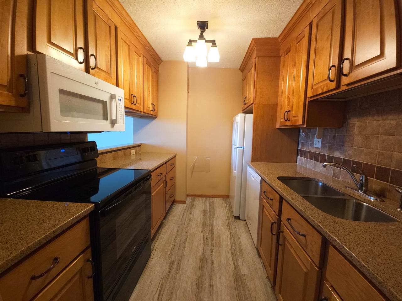 1181 Edgcumbe Road - Photo 1